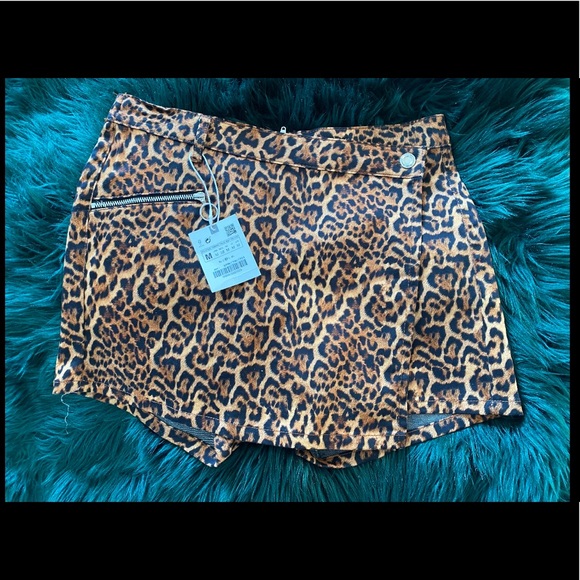 Leopard print zara shorts! Never worn - Picture 1 of 3